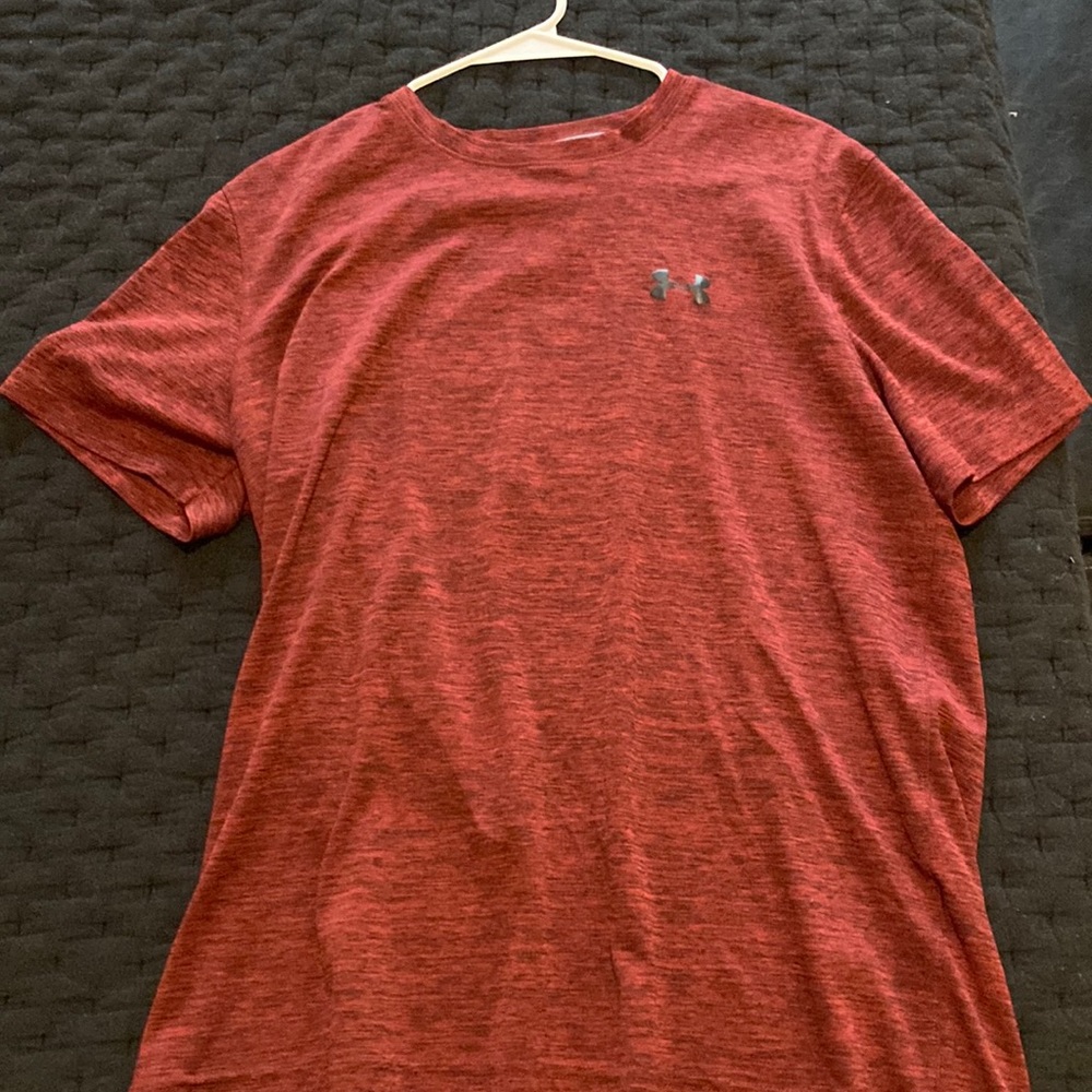 Large under armor dry fit workout t shirt